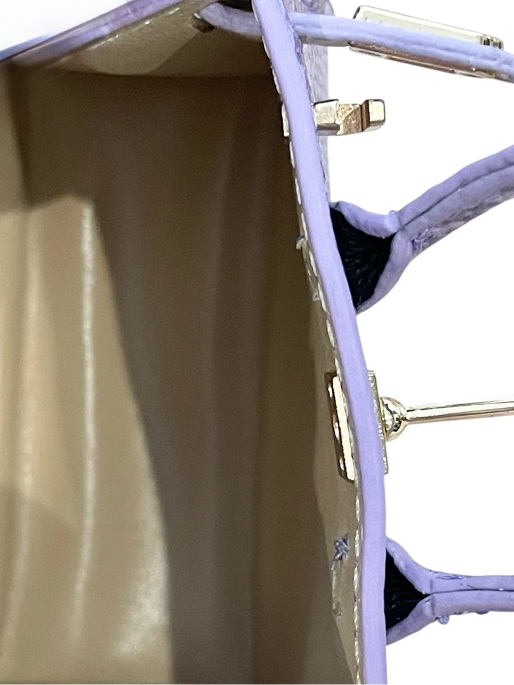 🆕 💜 Lavender Python-Embossed AirPods Case 💜 🆕 - Picture 6 of 7